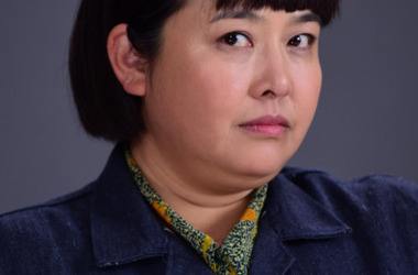 一个女人两个男人三个孩子,《我的小姨》何不改名《我的绿茶》?