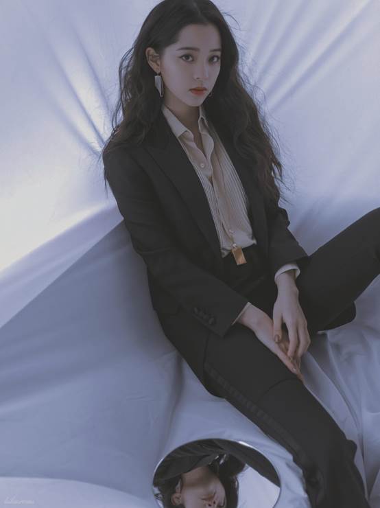 欧阳娜娜匡威造型,匡威欧阳娜娜黑色亮片鞋