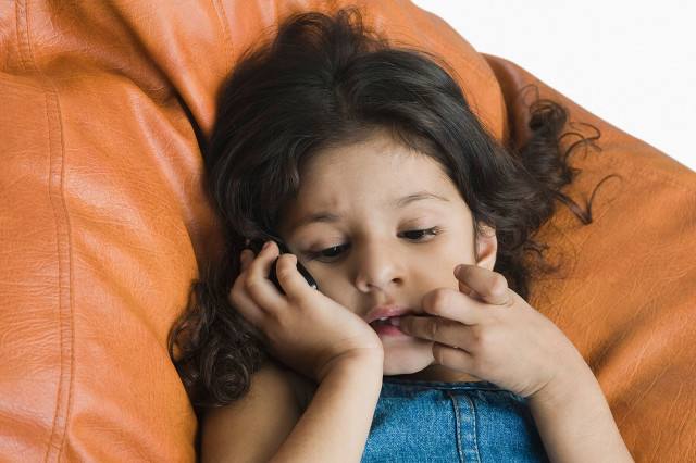 孩子咬指甲怎么办快速解决方法,孩子咬指甲怎么心理疏导