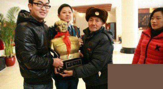 他是毛主席的贴身警卫，退役后低调娶妻生子，逝世后女儿才知身份