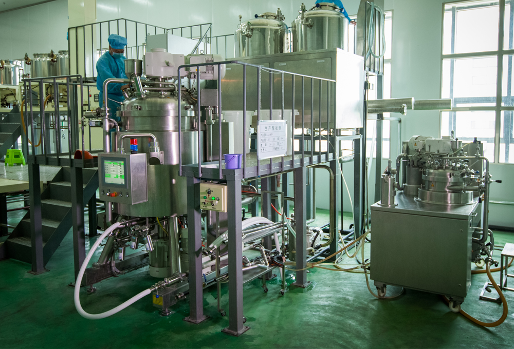 哪款面霜搭配有抗老提亮功效,可以提亮肤色紧致皮肤的面霜