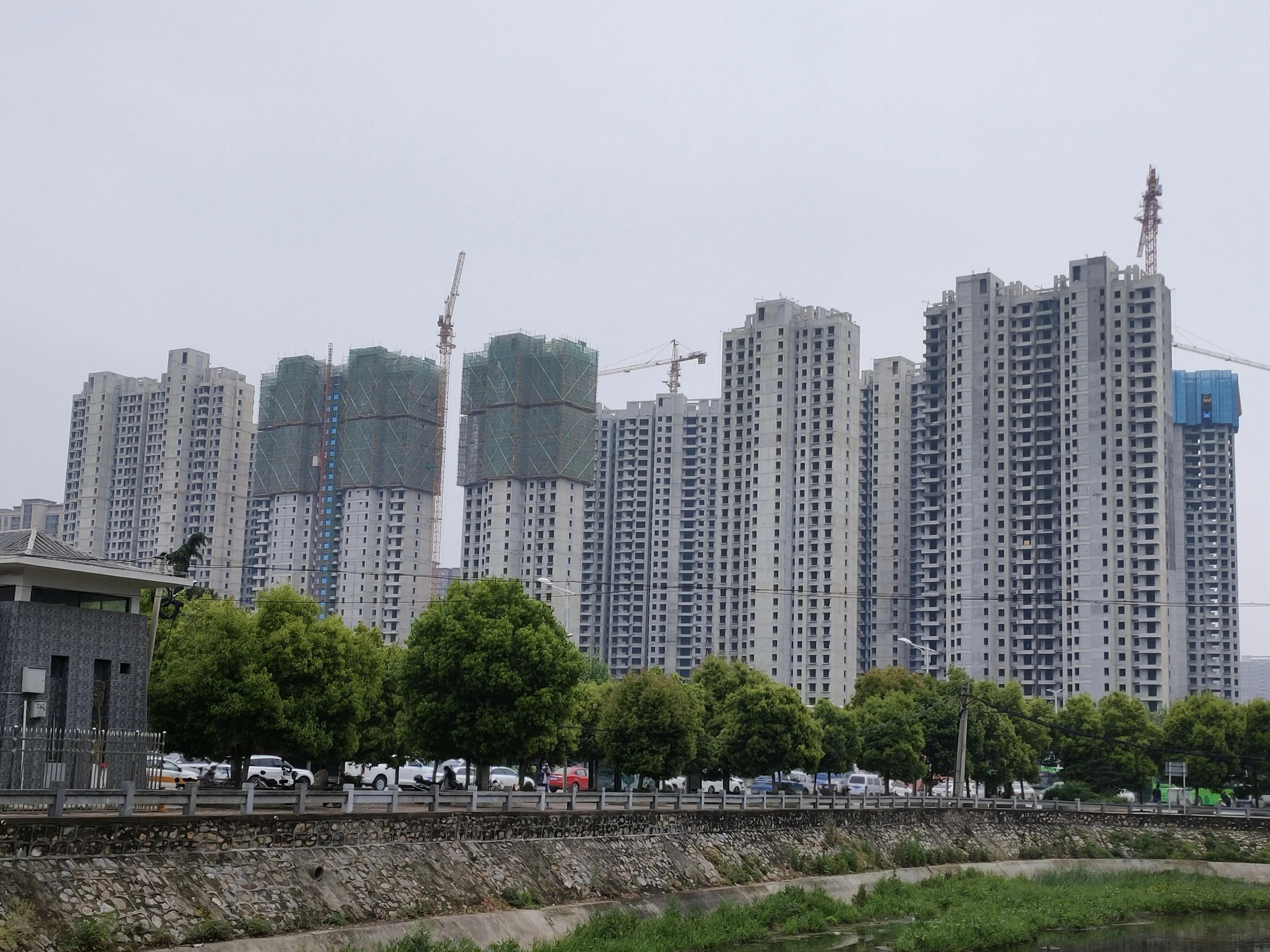 南阳房价下跌的楼盘,南阳房价如果降价最低能降到多少