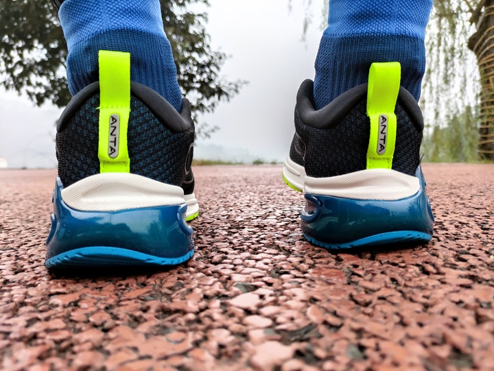 安踏咕咚联名跑鞋,安踏创1.5大数据跑鞋测评视频