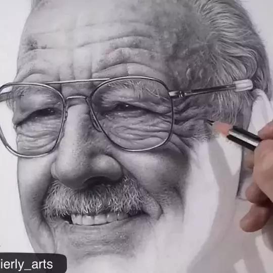 她画的素描比本人还美！比照片还真实，24万网友已被她征服