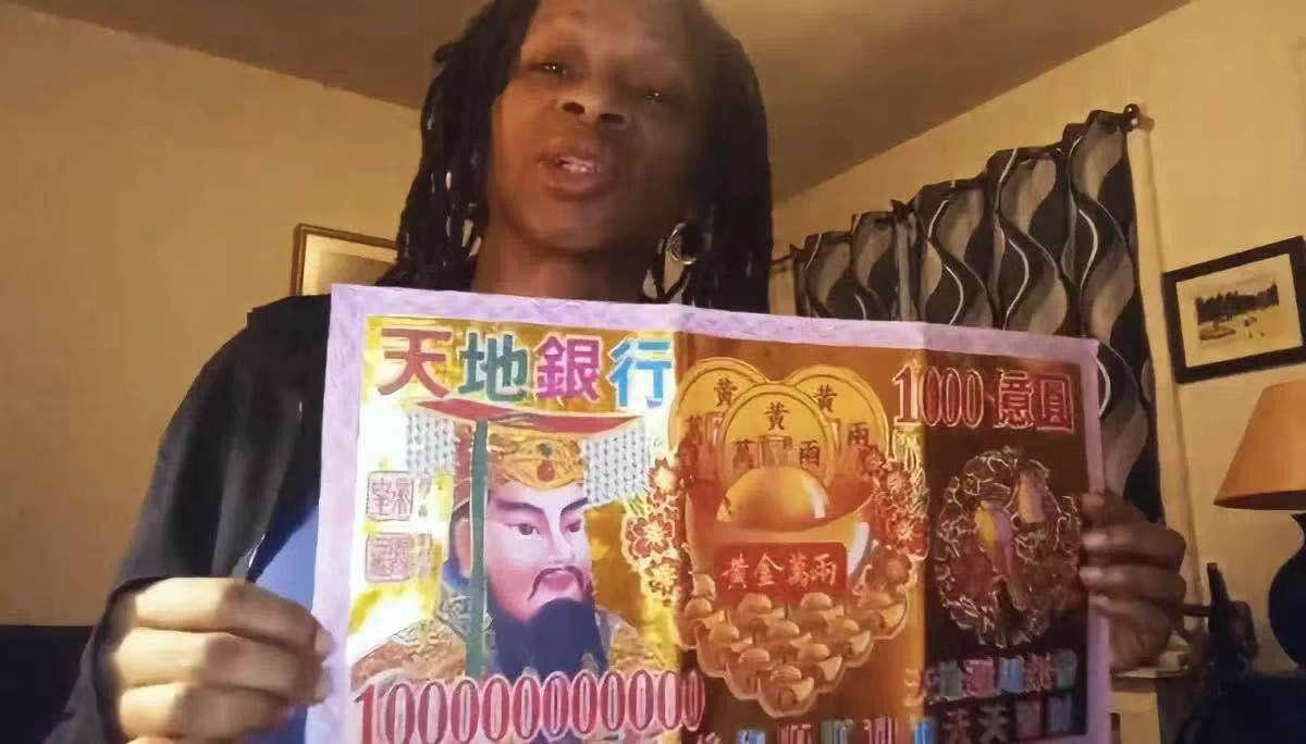 老外学习中国烧冥币,靠冥币致富