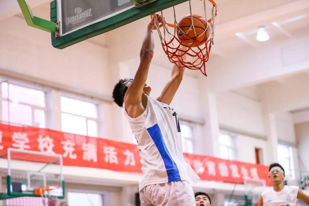 新·十六强齐亮相高中赛场见*力暴**隔扣丨18-19耐克高中联赛