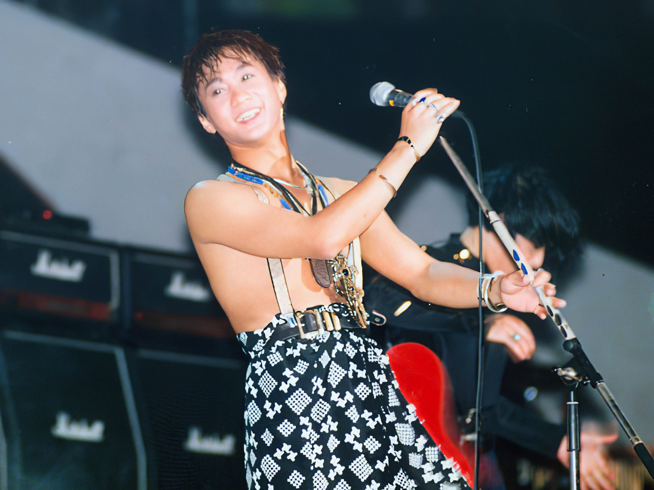 黄家驹有什么传奇事件,揭秘黄家驹成名