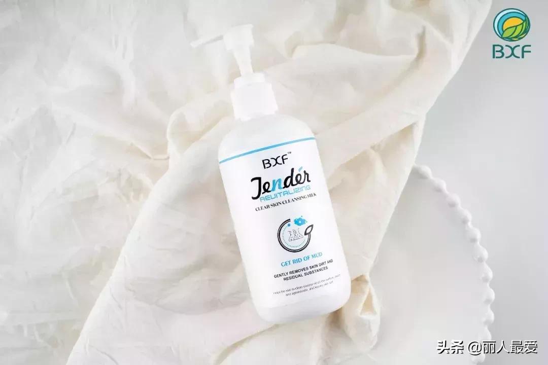 有的女生表面上光鲜亮丽,有的女生表面上白白净净的