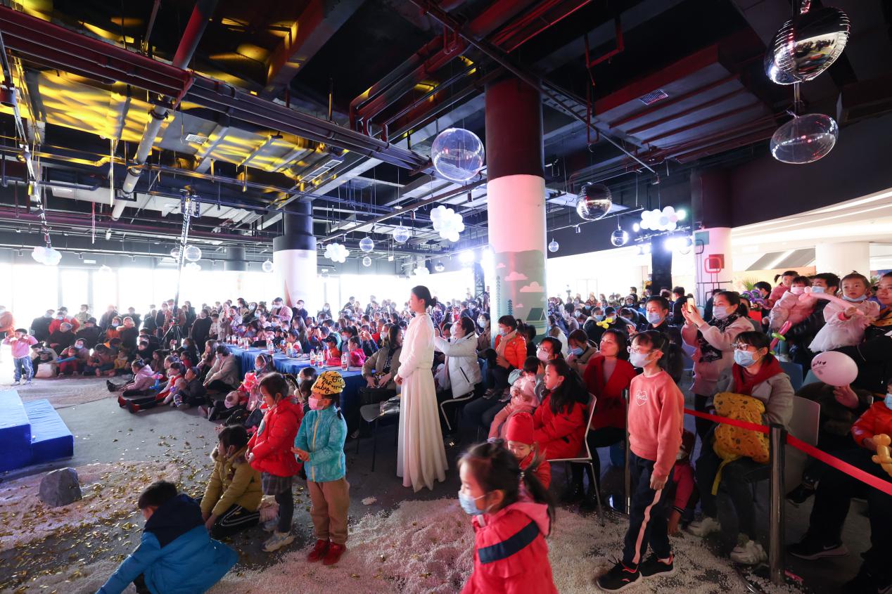 九力国际教育综合体夜景,九力国际教育综合体广告