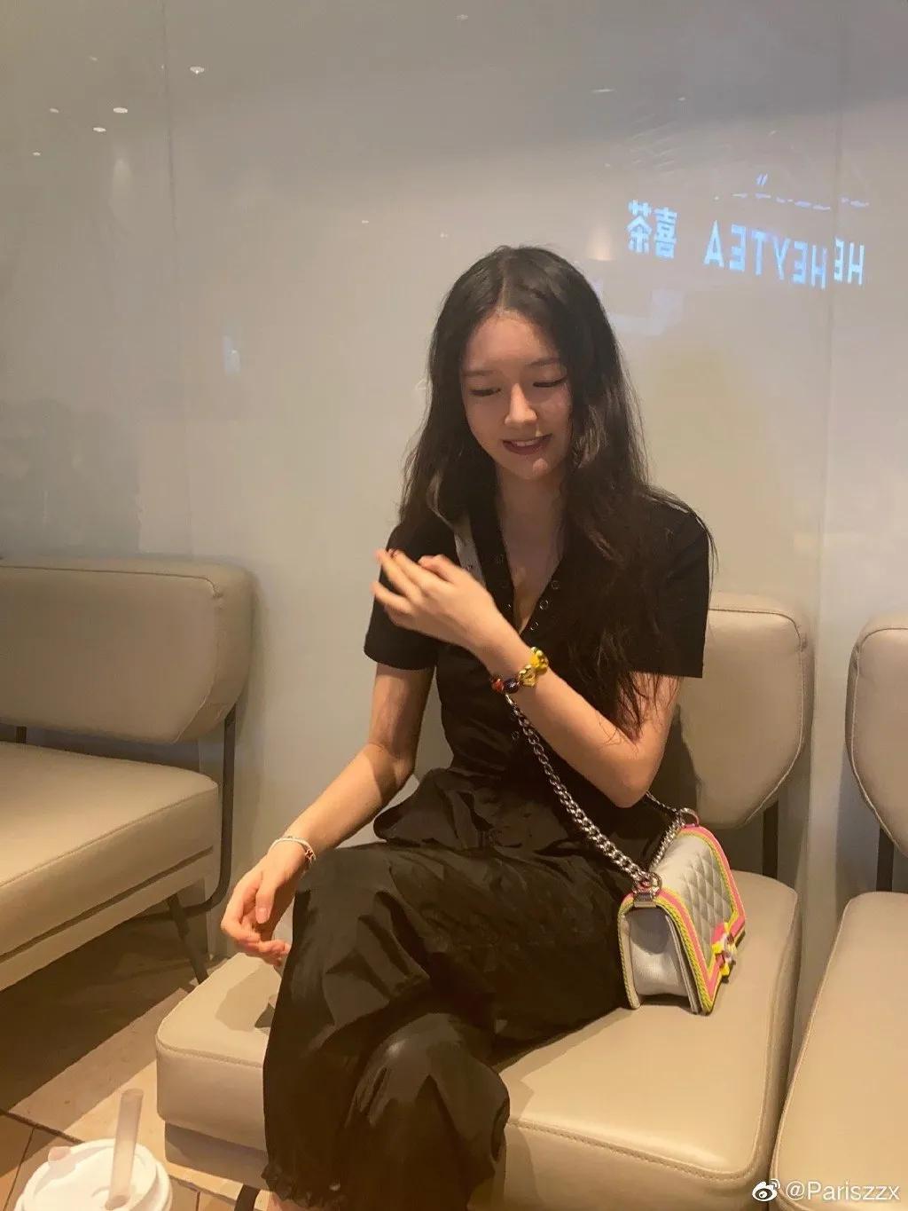 李嫣疑不满闺蜜聚会遭曝光,李嫣回应被质疑炫富