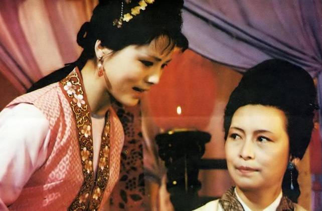 红楼梦中最幸运的丫头是谁,红楼梦中与贾宝玉有交集的女孩