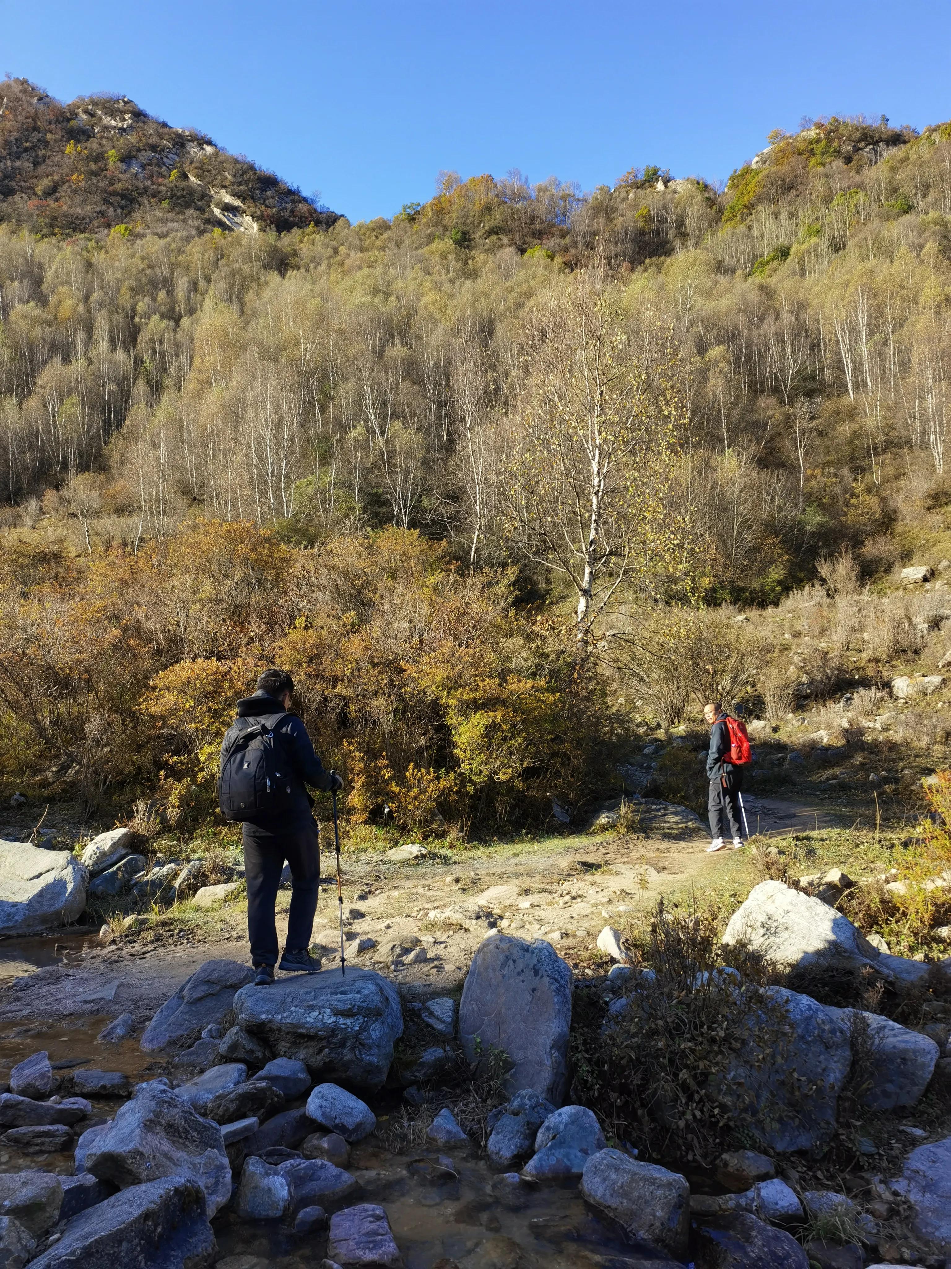 都知夏日驼梁美，秋季呢？阜平花塔村进山带您领略最美的秋日驼梁