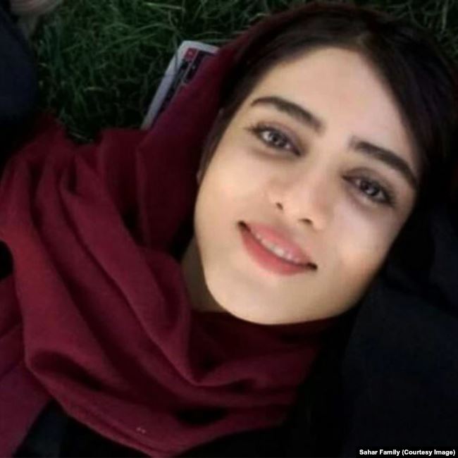 29岁伊朗女孩为看球赛*焚自**身亡：各大足球俱乐部悼念，伊朗司法部官员参加悼念，国际足联赴伊朗调查