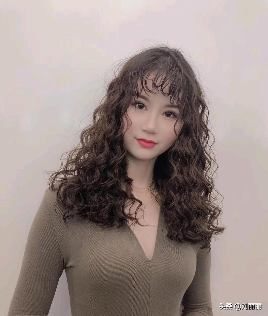 根据脸型跟你设计出更减龄的发型,看一遍就会的发型简单时尚又优雅