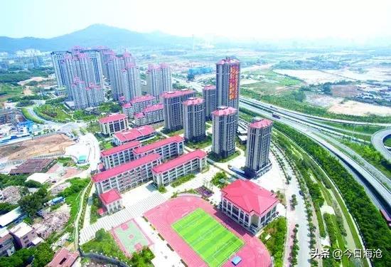 马銮湾对比海沧生活区,海沧马銮湾和临港新城