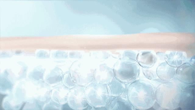 敷面膜时：上面的塑料纸切记别扔掉，教你正确方法，面膜吸收更好