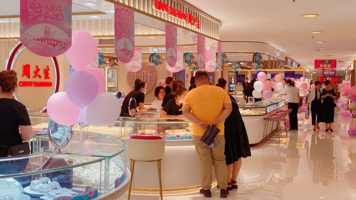 鞍山：七夕中秋将至 商场抢跑传统佳节市场