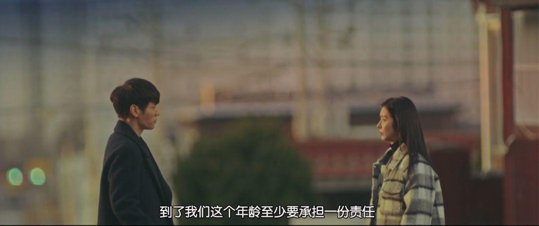 韩国女团两位成员,2个韩国女团练习生一前一后跳舞