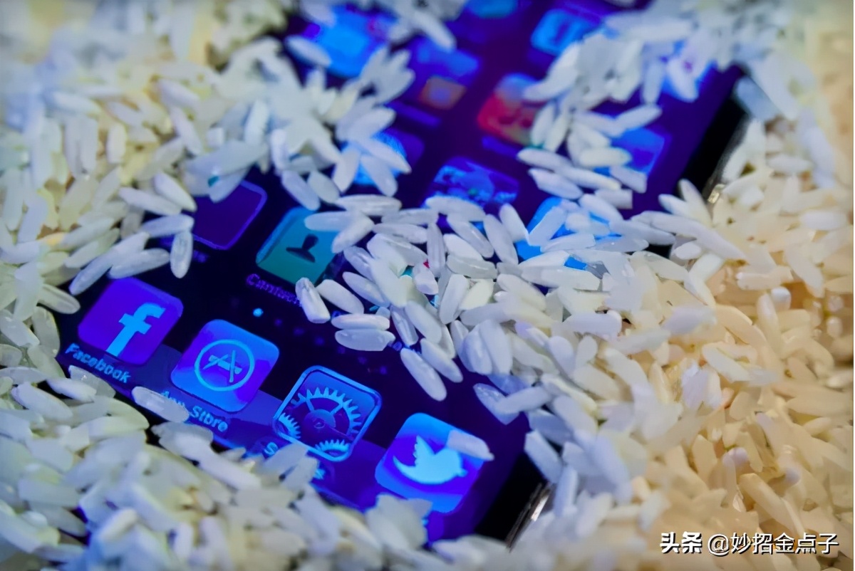 手机不小心被涮火锅或者落入水里面，学会这些应急方法，轻松补救