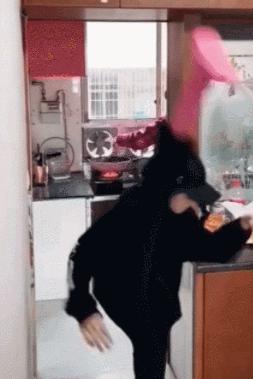 老婆在网上买了件衣服,老婆买了条裙子