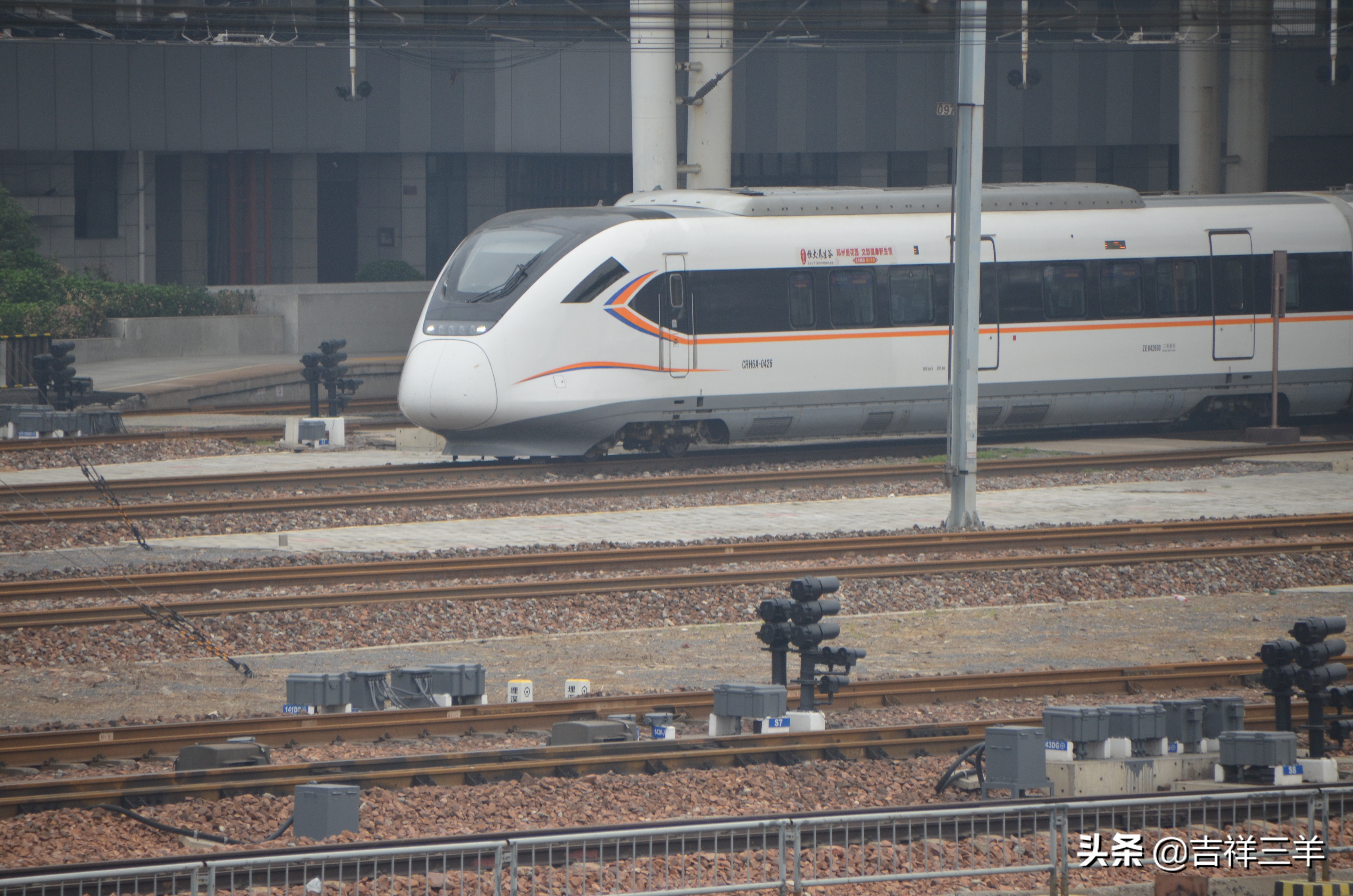 高铁和动车一等座的区别,动车和高铁区别哪个省油