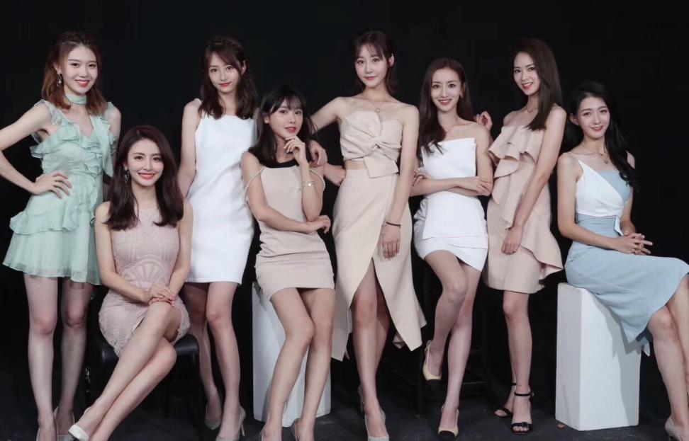 她是NBA最美女主播，曾和富二代谈恋爱，大尺度照片展示好身材