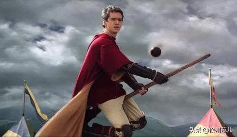 巫师为什么骑扫把不骑凳子,为什么巫师要用扫帚飞行