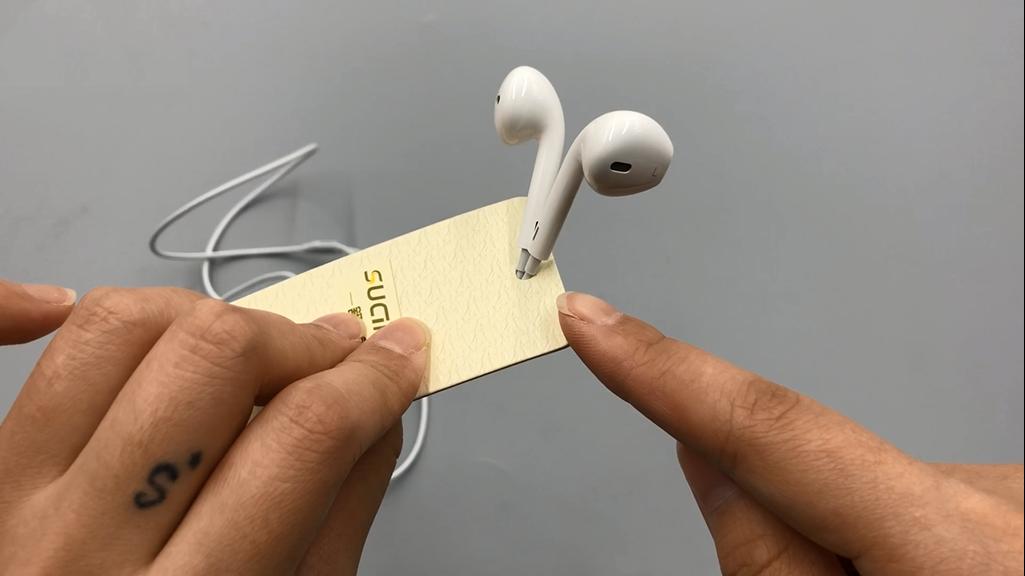 衣服上的吊牌不要扔掉有什么用途,衣服吊牌扔掉妙招