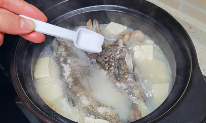 炖鱼除腥增香的香料,炖鱼去腥味的最佳调料