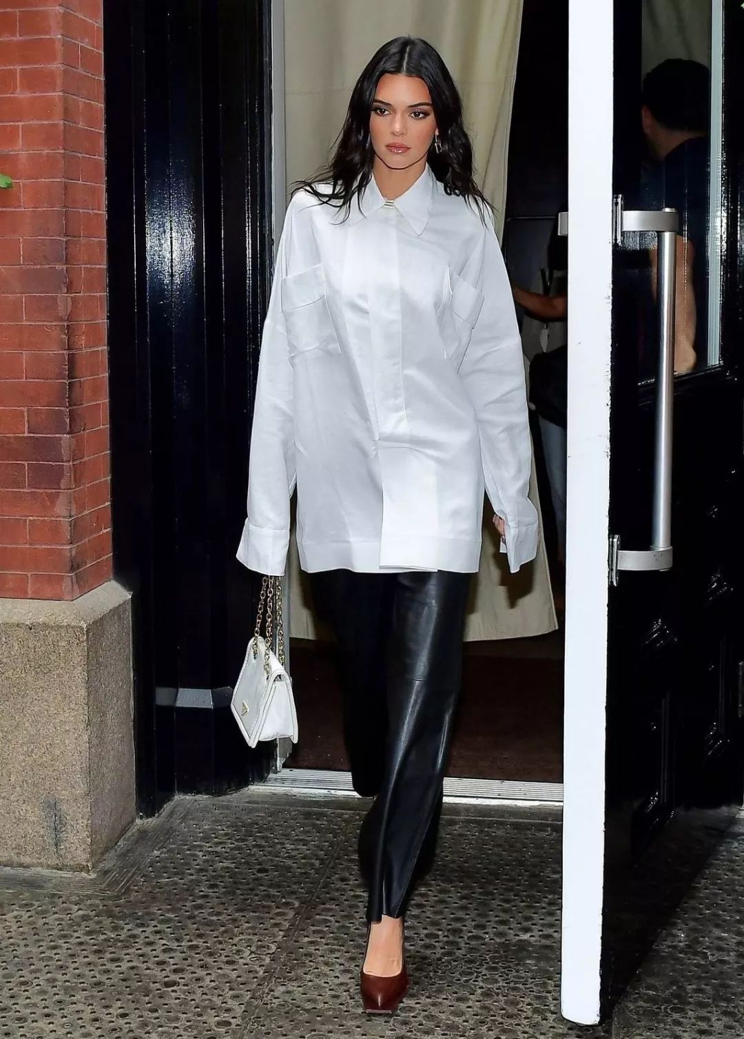 秋冬千万别买这双鞋太时髦了 (秋冬千万别穿这5双鞋太时髦了)