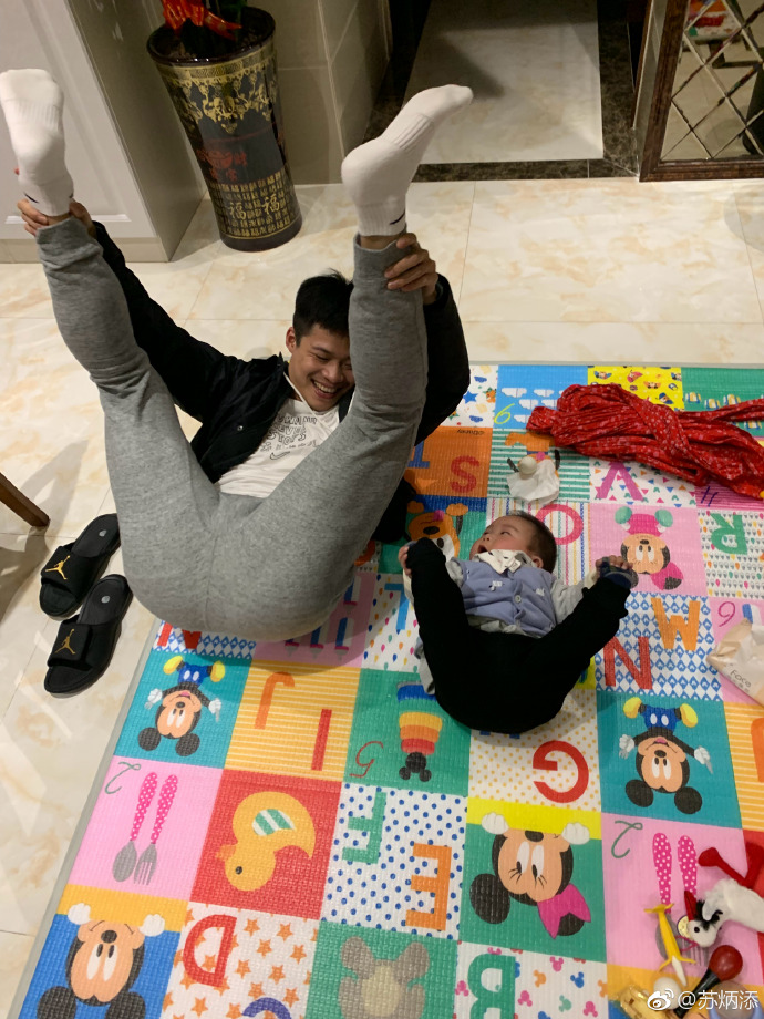 亚洲飞人之子！不到1岁腿已经这么粗了小天天速度优势亦可期