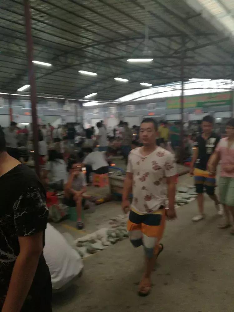 四会最大的翡翠批发市场,四会天光墟翡翠市场是真玉吗