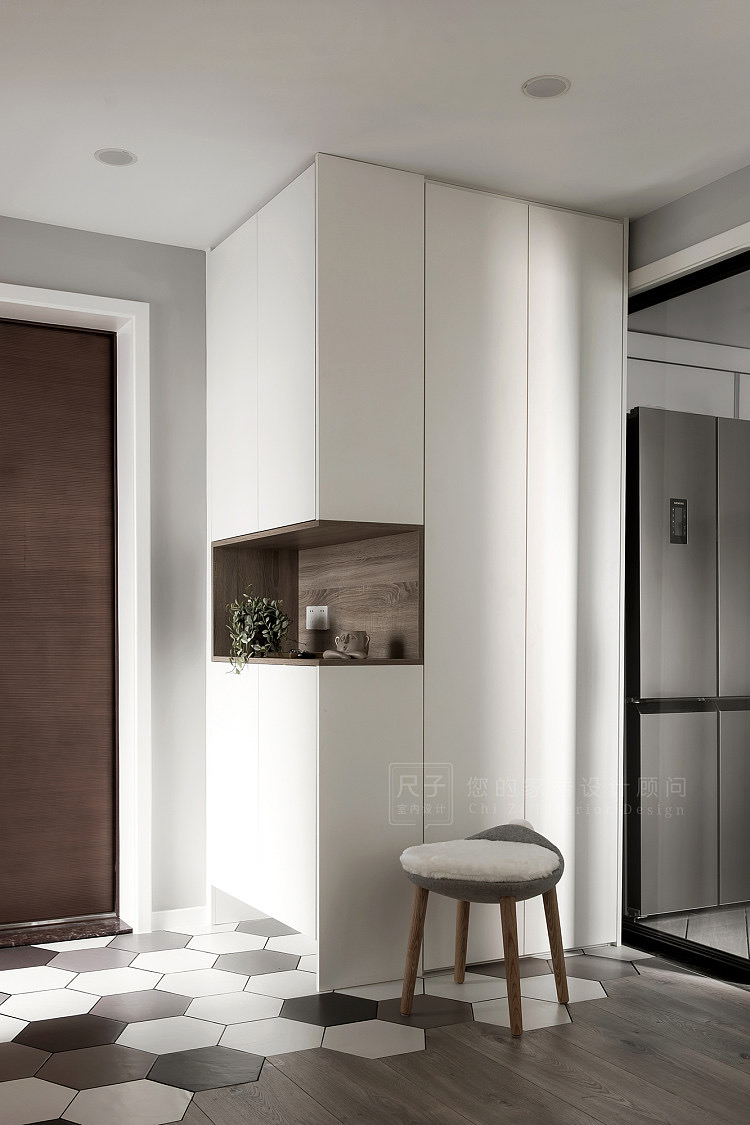 没有沙发墙的房子怎么设计好看,省钱设计房屋