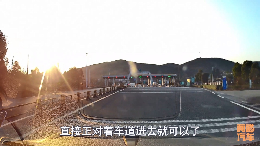 高速免费期间用etc还是人工通道,高速免费期间etc应该怎么走