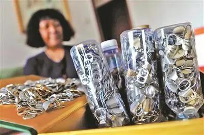 你家的老人，也在小区里捡纸箱子吗