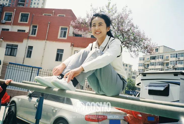 00后妹妹霸占年末荧屏却靠甜系穿搭霸占我的心