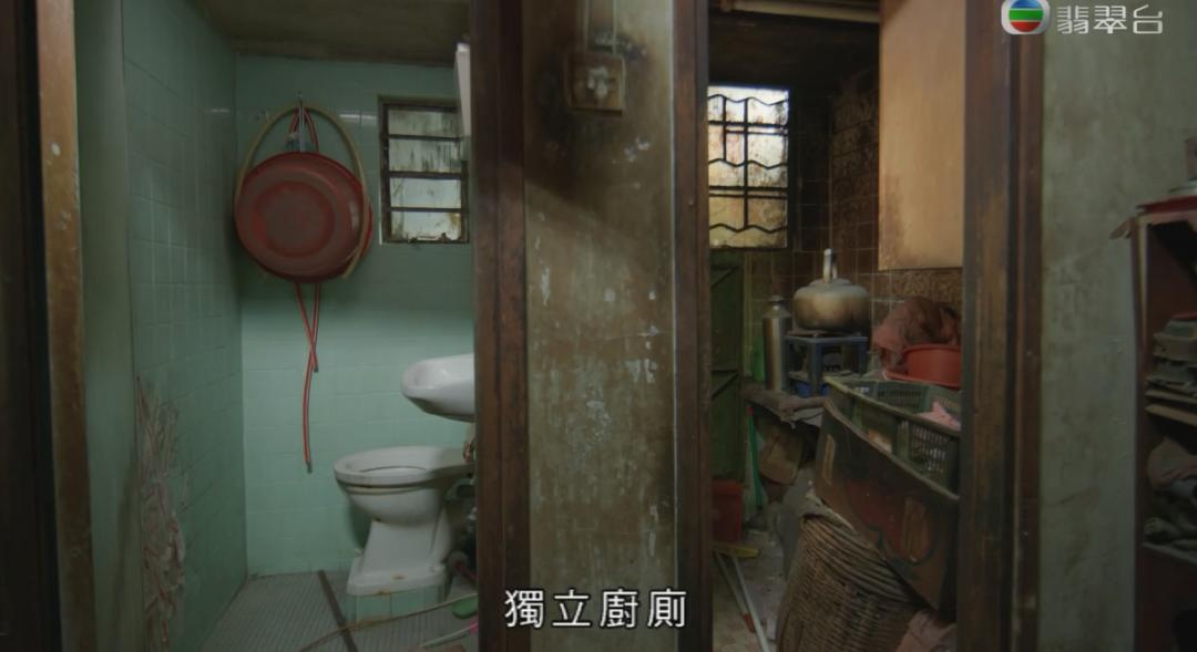 情侣开房也要找黄牛？这8.8高分剧，逼疯的不只香港人