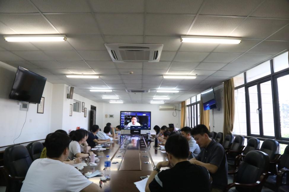 京厦协作促研修专家引领助成长--厦门二中携手华师教育研究院召开首批研究型教师培养对象答辩会