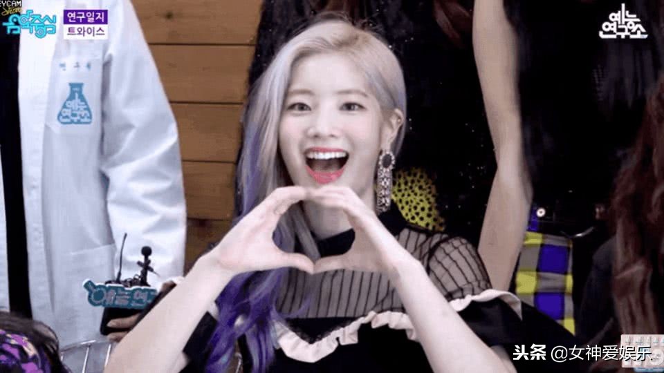 ins拍照手势大全韩系,拍照手势大全韩系