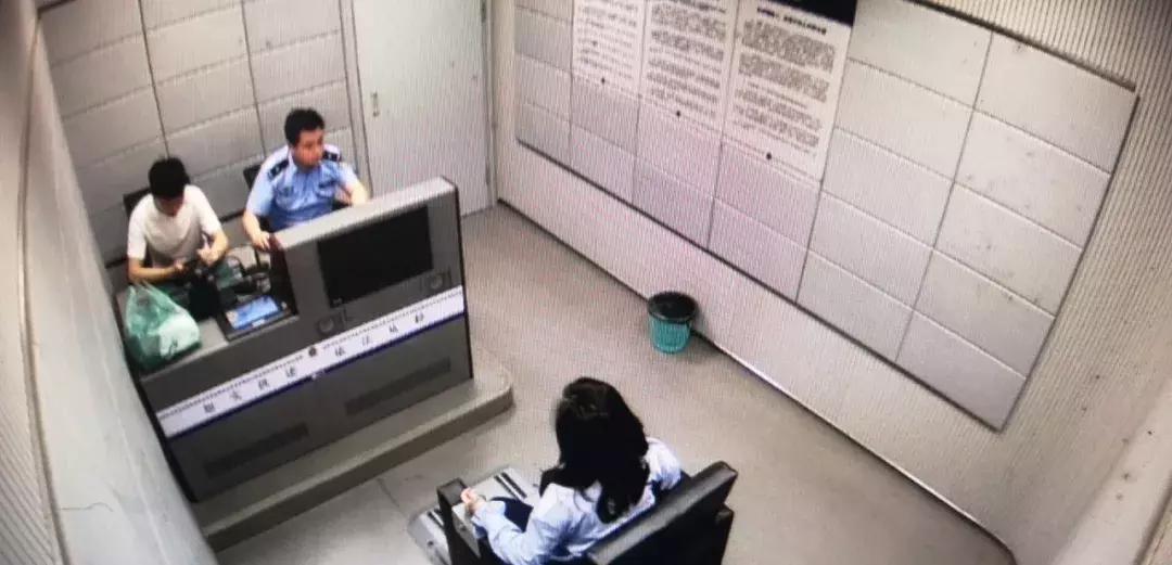 父母有犯罪经历孩子能考公务员吗,妈妈进过派出所还能考公务员么