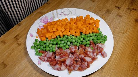 电饭锅焖饭最简单做法,电饭锅懒人焖饭最好吃做法