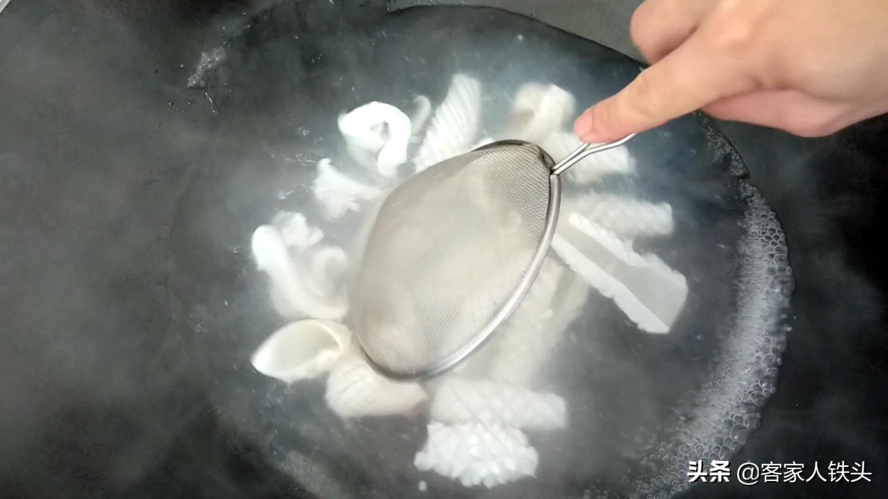 鱿鱼怎么切好吃又好看,青椒炒鱿鱼的鱿鱼要怎么切