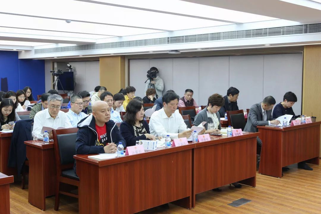 当心别让狼盯上,提防被别人骗的视频