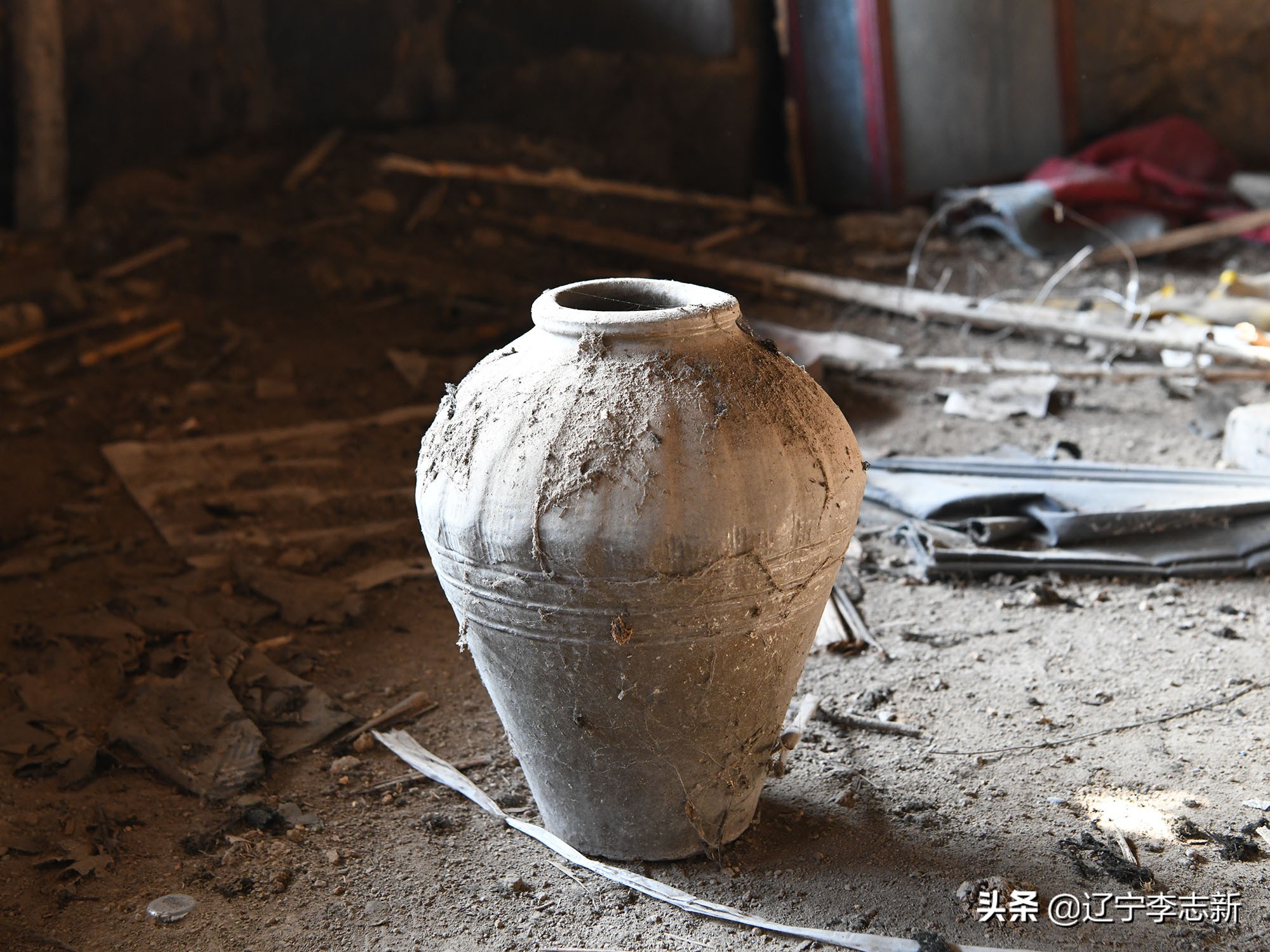 深山孤村老屋,老屋人去楼空无人居住