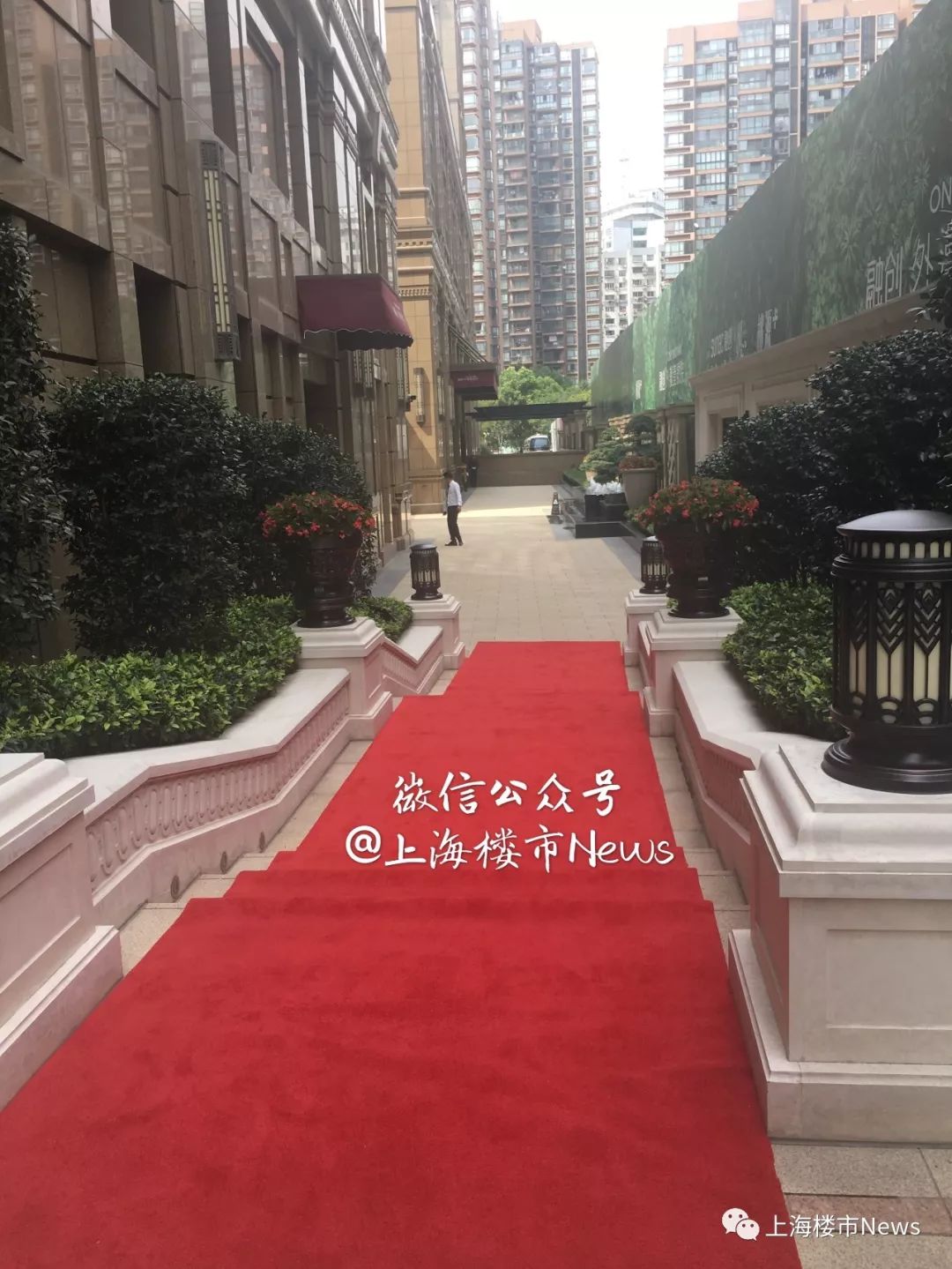 上海融创外滩壹号院地库豪车,融创外滩壹号院摘星