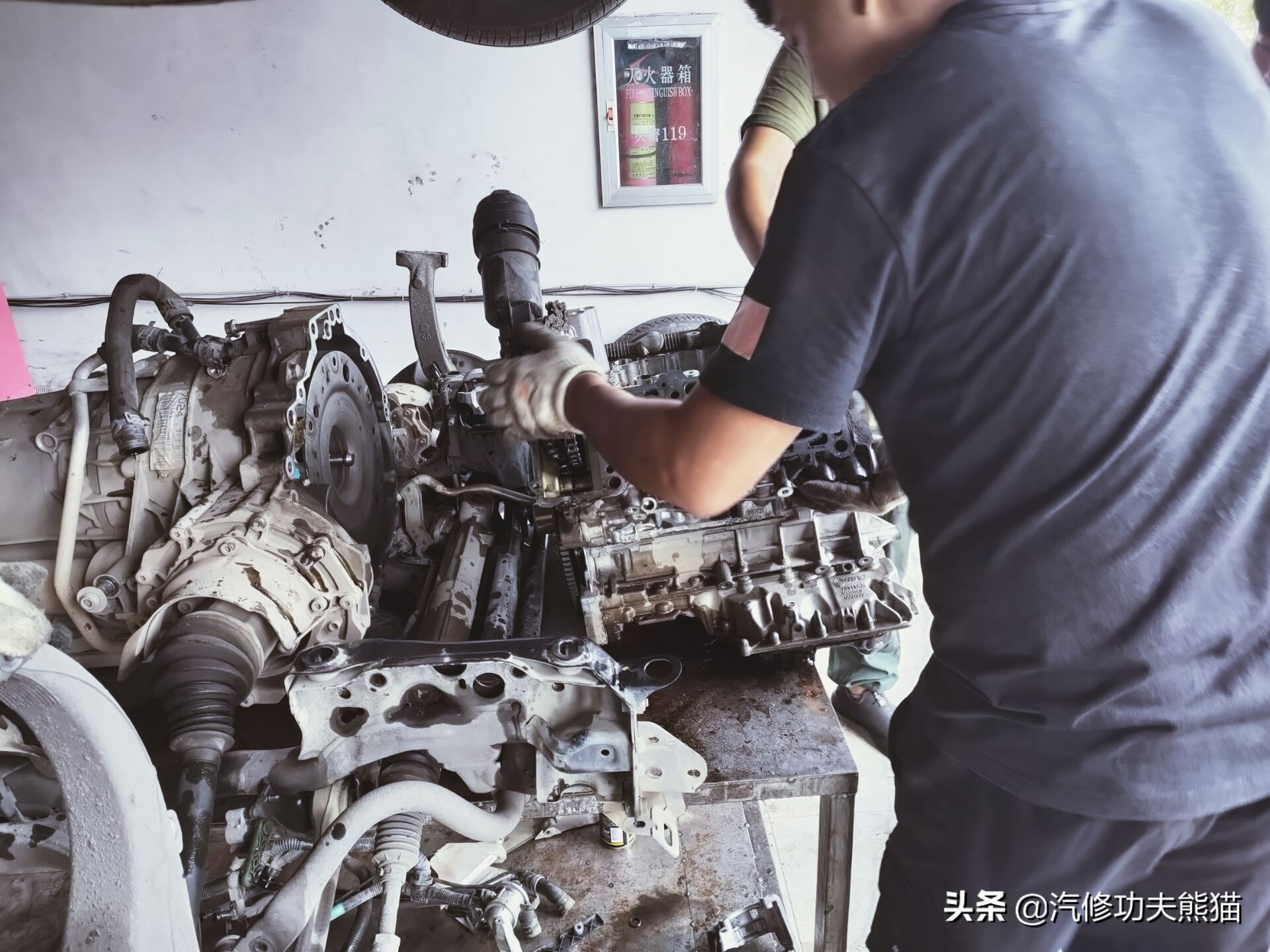 奥迪a8烧机油吗48v轻混,奥迪a8烧机油一千公里烧0.5正常吗