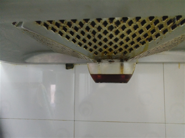 吸油烟机废油浇花的效果,抽油烟机里的废油可以直接浇花吗