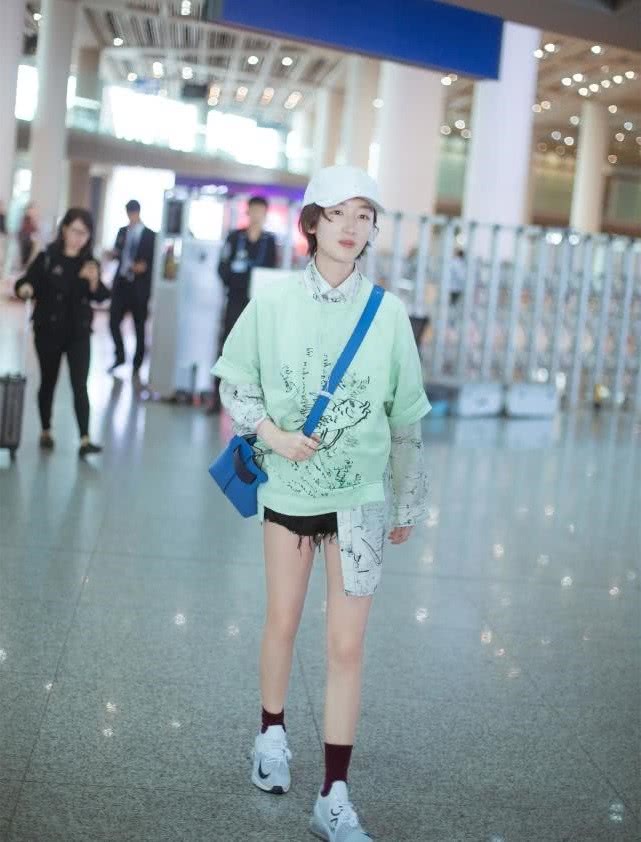 周冬雨有1米5高吗,周冬雨162还是158