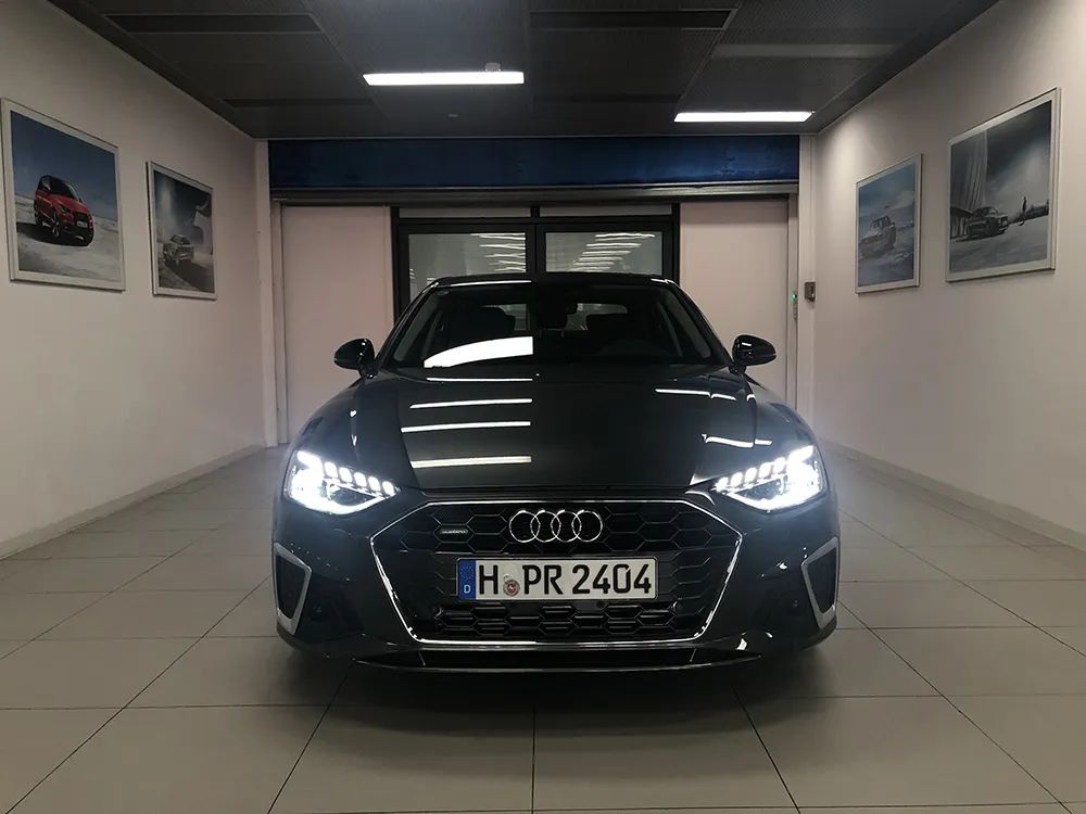 买奥迪a4l选2驱还是4驱,奥迪a4l2022款45臻选四驱quattro