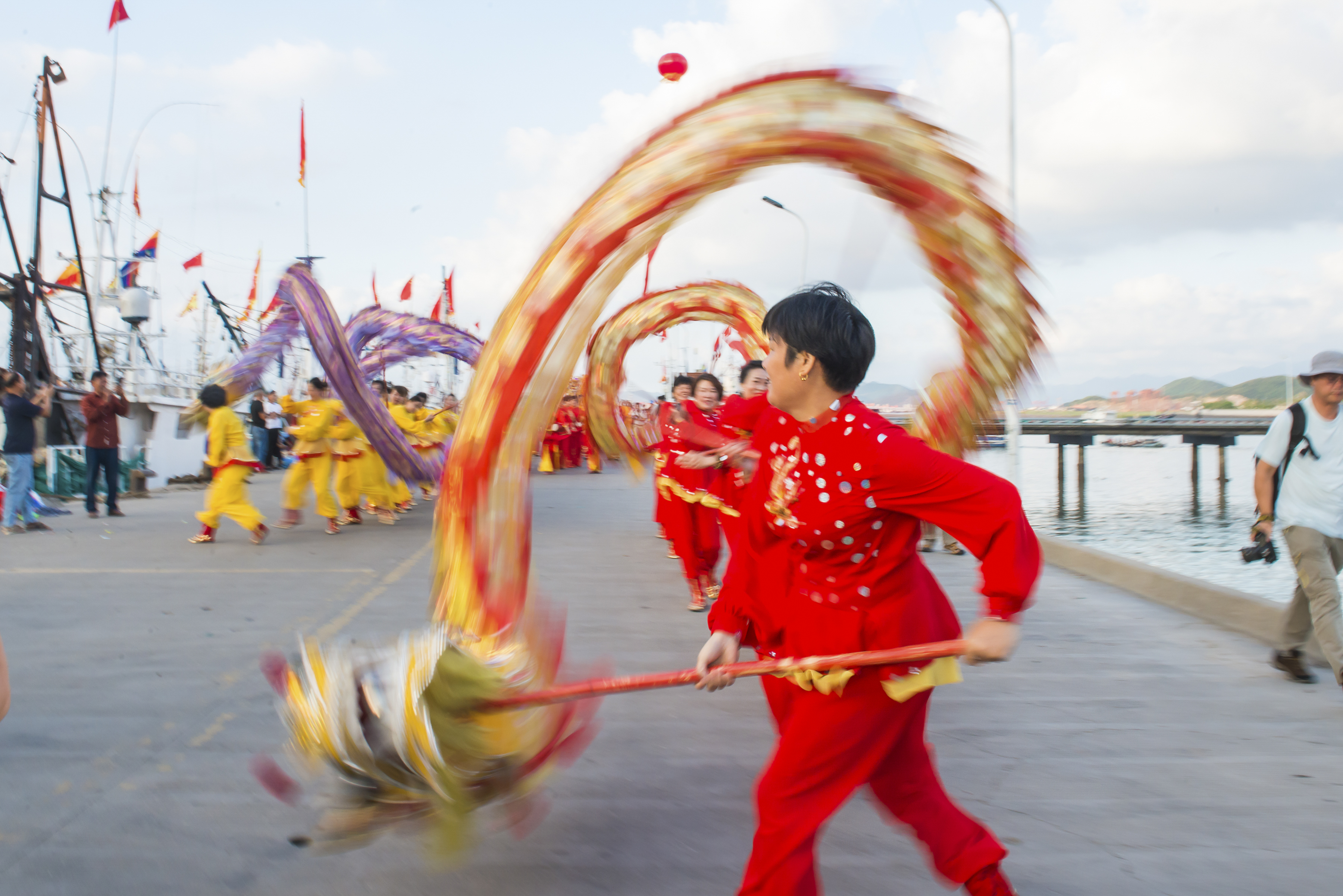 中国第一渔村渔船,中国第一大渔港开海画面